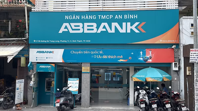 Hệ thống điện chiếu sáng giúp ABBANK thu hút, tạo ấn tượng với khách hàng.