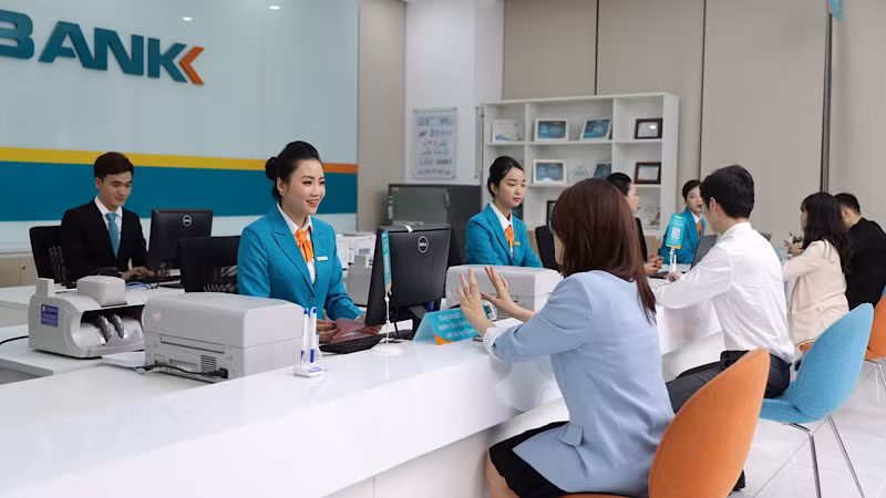 ABBANK giảm đến 0,7% lãi suất cho khách hàng vay sản xuất kinh doanh ngắn hạn và giảm đến 1,5% lãi suất cho khách hàng vay sản xuất kinh doanh trung/dài hạn.