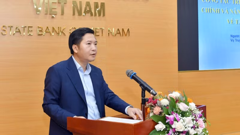 Đại diện Vụ Truyền thông (Ngân hàng Nhà nước Việt Nam) trình bày tham luận tại hội thảo.