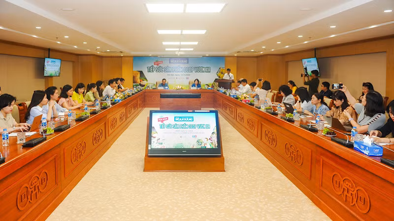 Quang cảnh buổi tọa đàm.