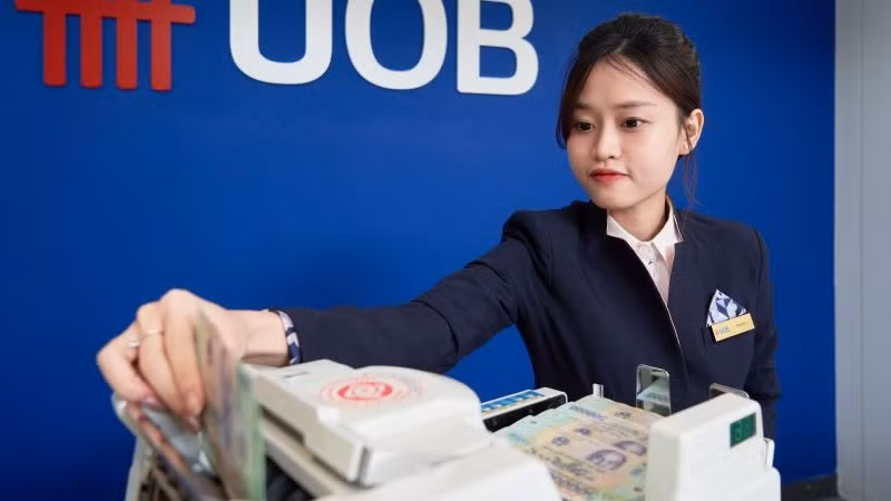 Các chuyên gia UOB giữ vững quan điểm đồng USD sẽ tiếp tục suy yếu so với các đồng tiền mạnh khác. 