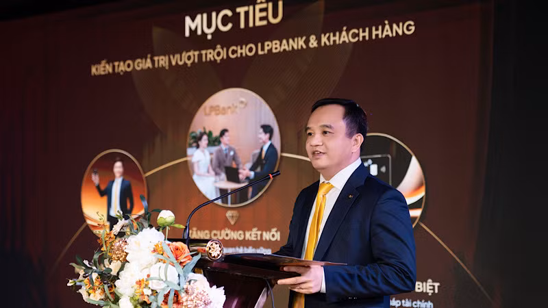 Ông Đặng Công Hoàn, Phó Tổng giám đốc kiêm Giám đốc Ngân hàng Bán lẻ LPBank phát biểu tại sự kiện.
