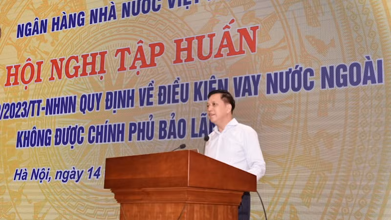 Vụ Trưởng Vụ Quản lý ngoại hối Đào Xuân Tuấn phát biểu tại Hội nghị.