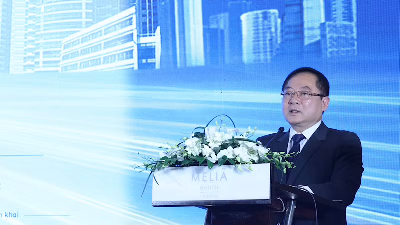 Nhà báo Lê Xuân Sơn, Tổng Biên tập báo Tiền Phong.