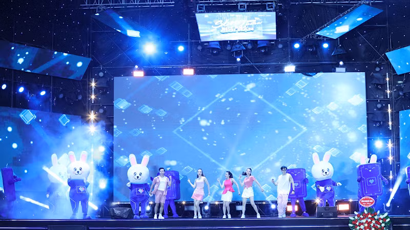 Hoạt động biểu diễn nghệ thuật tại sự kiện.