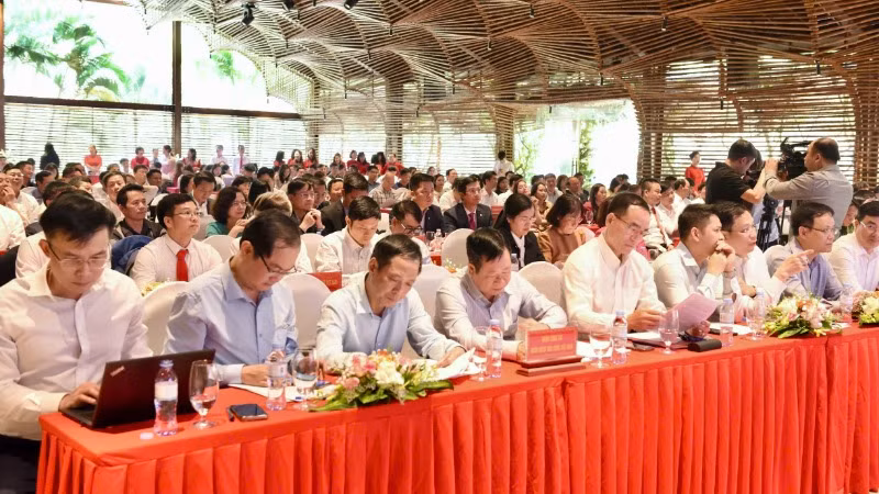 Các đại biểu tham dự hội nghị.