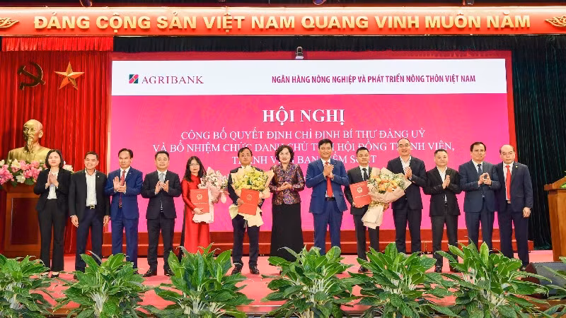 Hội nghị công bố quyết định tại Agribank. 
