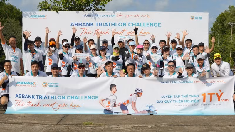 “Hành trình vạn dặm - Ươm ngàn ước mơ” là sự kiện thể thao ba môn phối hợp lần đầu tiên được ABBANK tổ chức nhằm khơi nguồn cho chuỗi hành động vượt qua những giới hạn của bản thân cán bộ, nhân viên và chung tay gây quỹ xây trường cho trẻ em vùng cao.