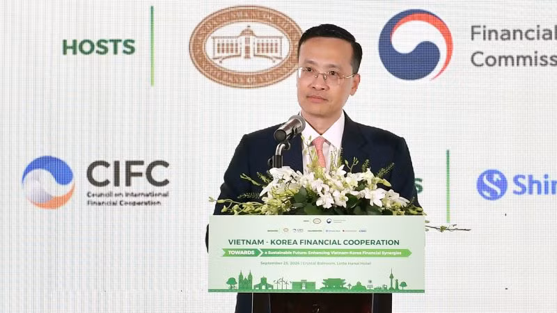Phó Thống đốc Ngân hàng Nhà nước Việt Nam Phạm Quang Dũng phát biểu tại tọa đàm.