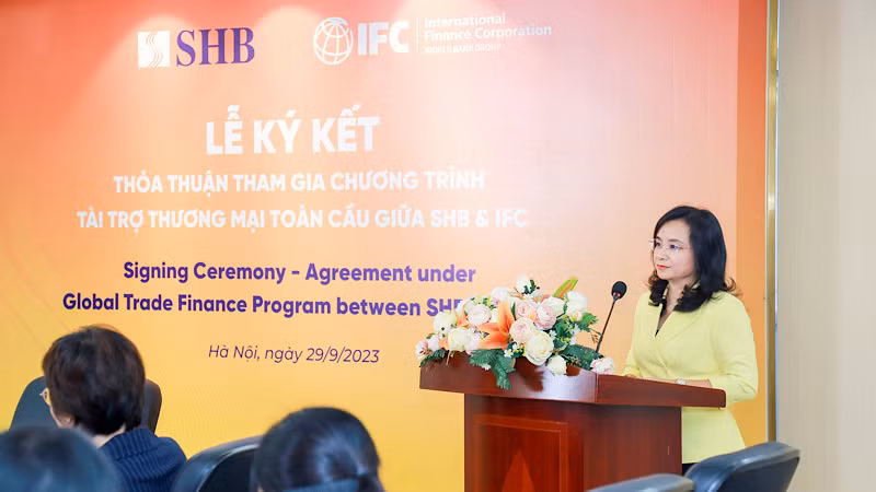 Tổng Giám đốc SHB Ngô Thu Hà phát biểu tại lễ ký.