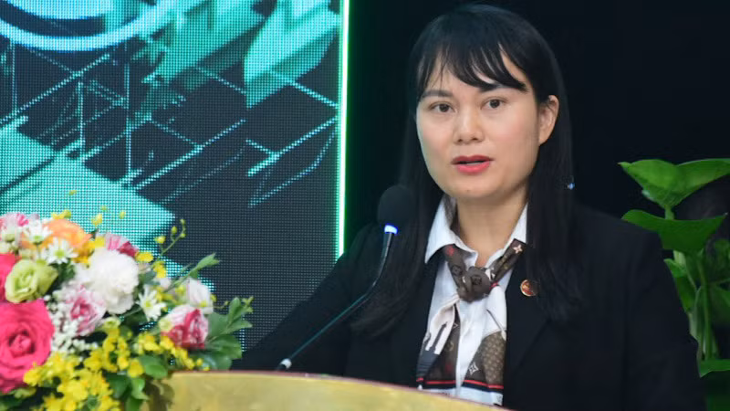 Bà Phùng Thị Bình, Phó Tổng Giám đốc Agribank.