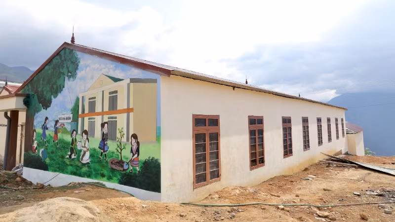 Các em học sinh tại điểm trường nay đã có thêm nhà ở bán trú sạch sẽ, khang trang với công trình vệ sinh đầy đủ tiện nghi.