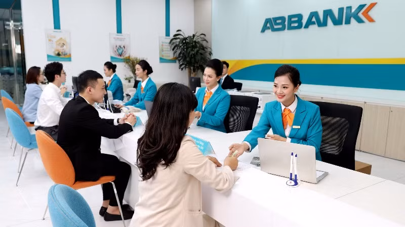 Nhiều ngân hàng thương mại hạ lãi suất huy động. 