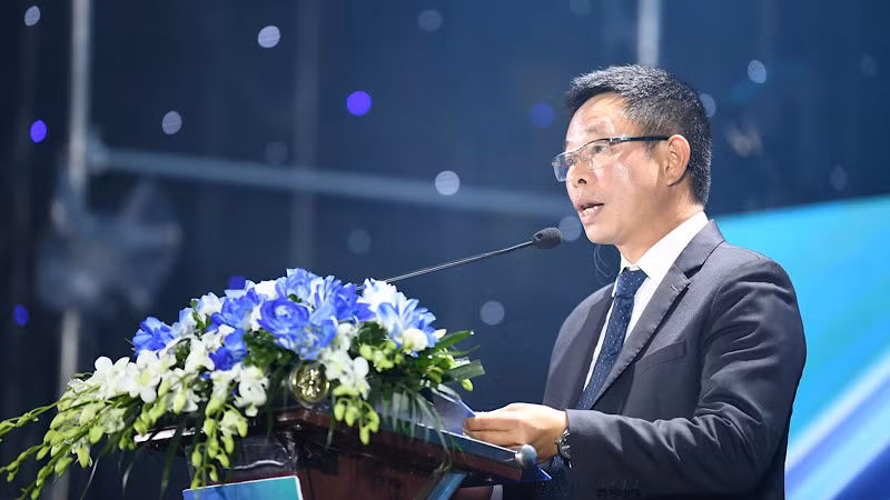 Tổng Biên tập Báo Tiền Phong Phùng Quang Sưởng phát biểu khai mạc.