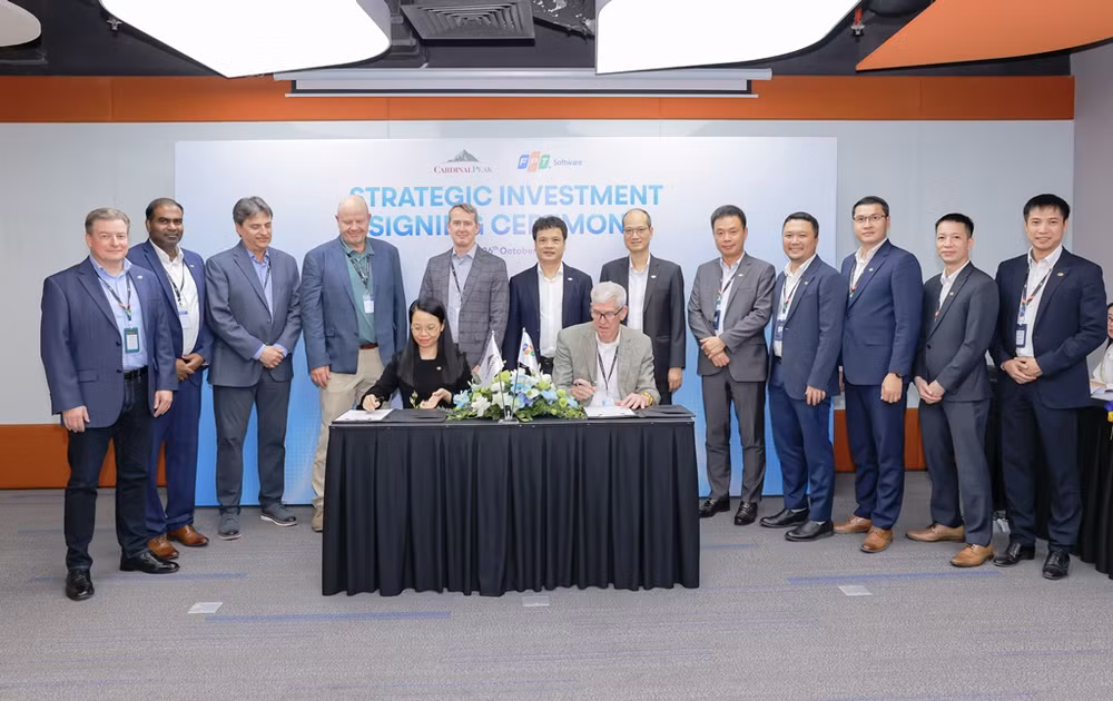 CEO FPT Nguyễn Văn Khoa, CEO Cardinal Peak Mark Carrington cùng các lãnh đạo cấp cao của hai bên tại Lễ công bố M&A.