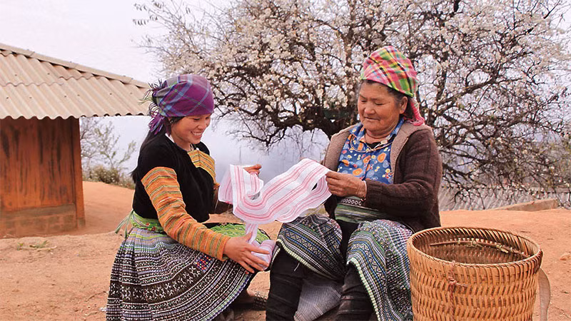 Hình ảnh quen thuộc khi đến với các bản có đồng bào H’Mông sinh sống tại xã Ngọc Chiến.