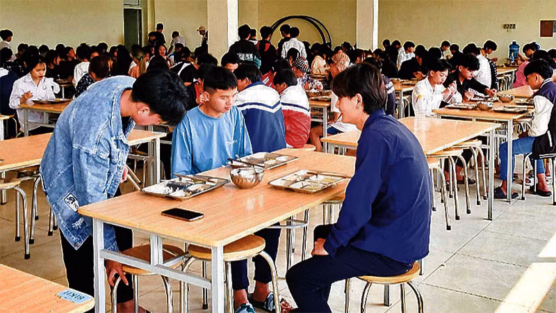 Học sinh của Trường cao đẳng Luật Miền Bắc được nuôi, dạy chu đáo.