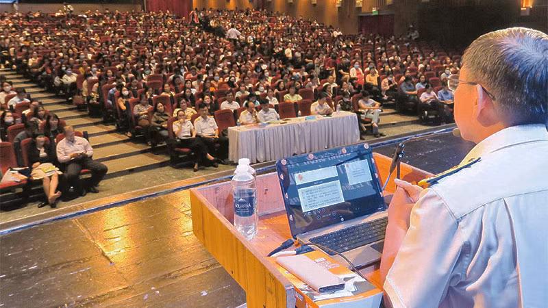 Hội nghị tập huấn một số lưu ý chính sách thuế, hóa đơn điện tử và quyết toán thuế năm 2023.