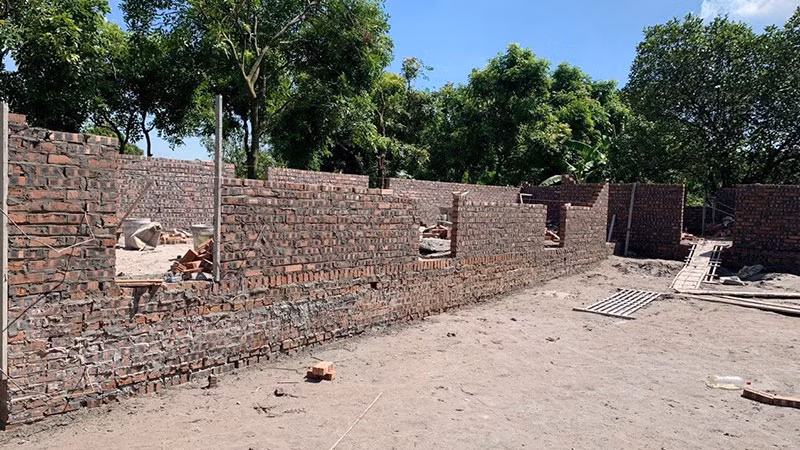 Xây dựng công trình trái phép trên hệ thống kênh trục Bắc Hưng Hải. (Ảnh: LƯƠNG VĂN CHÍNH)