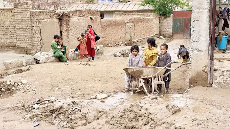 Lũ quét tàn phá ngôi làng ở tỉnh Baghlan của Afghanistan. (Ảnh: REUTERS)