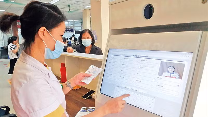 Bệnh viện đa khoa Xanh Pôn triển khai tích hợp đăng ký khám bằng nhận diện khuôn mặt. (Ảnh: PHƯƠNG THU)