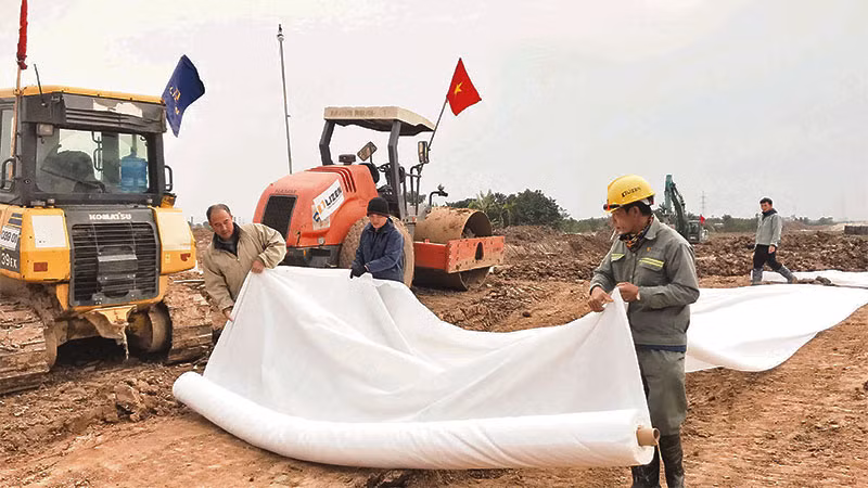 Mũi 1 của Công ty cổ phần LIZEN đang thi công đường song hành thuộc dự án đường vành đai 4-Vùng Thủ đô Hà Nội trên địa bàn tỉnh Hưng Yên.