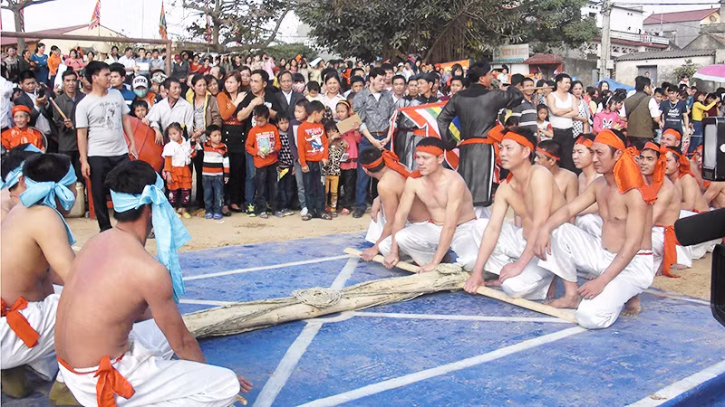 Thực hành nghi lễ và trò chơi kéo co ở Việt Nam. (Ảnh: KHIẾU MINH)