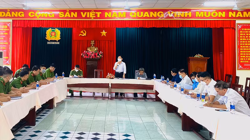 Đoàn giám sát Ủy ban Mặt trận Tổ quốc Việt Nam quận Tân Bình (Thành phố Hồ Chí Minh) giám sát Công an quận Tân Bình về công tác quản lý nhà trọ.