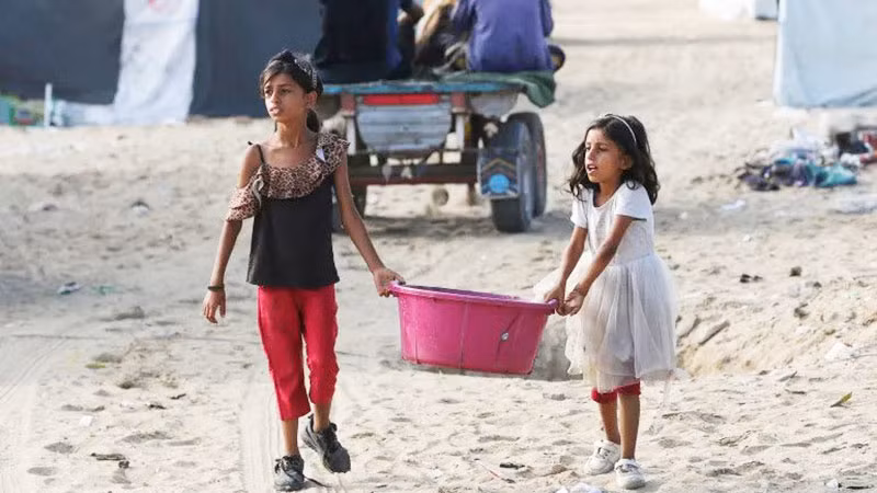 Nhiều trẻ em tại Gaza không được đến trường do xung đột kéo dài. (Ảnh: REUTERS)