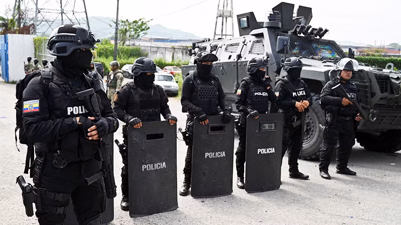 Ecuador tăng cường lực lượng an ninh sau vụ đột kích Đại sứ quán Mexico tại thủ đô Quito.