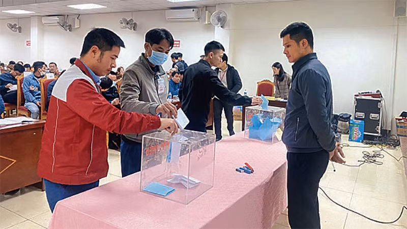 Một phiên đấu giá đất tại huyện Mê Linh. (Ảnh: Tiến Thành)