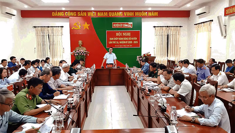 Hội nghị Ban Chấp hành Đảng bộ huyện Bến Cầu, tỉnh Tây Ninh lần thứ 38.