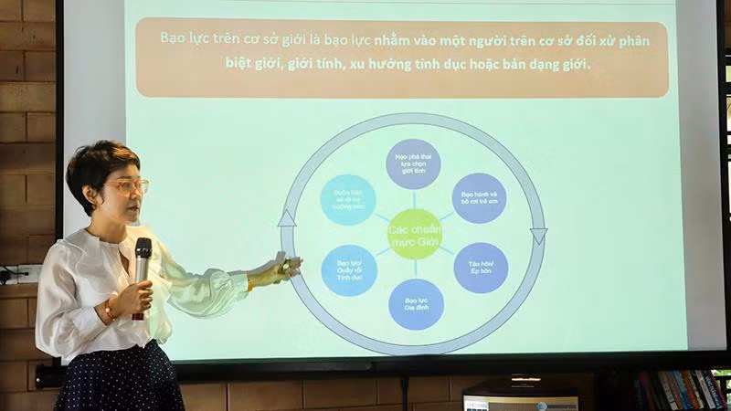 Đại diện UN Women tại Việt Nam chia sẻ thông tin tại chương trình.