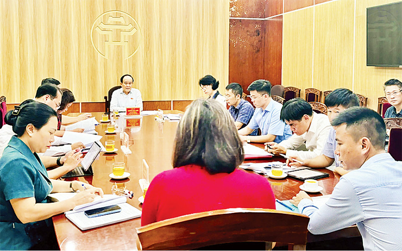 Chủ tịch Hội đồng nhân dân thành phố Hà Nội Nguyễn Ngọc Tuấn tiếp công dân.