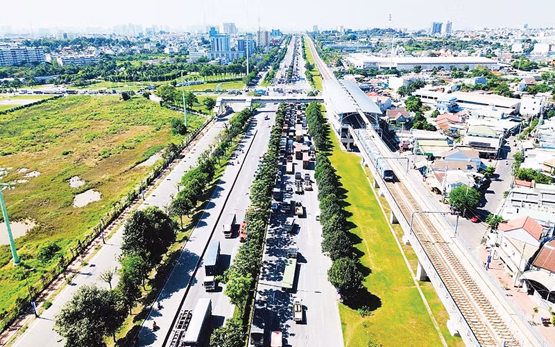Toàn cảnh tuyến Metro số 1 Thành phố Hồ Chí Minh. (Ảnh THẾ ANH)