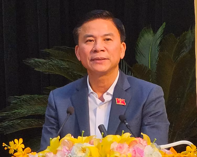 Chủ tịch Hội đồng nhân dân tỉnh Thanh Hóa phát biểu kết luận nội dung chất vấn.