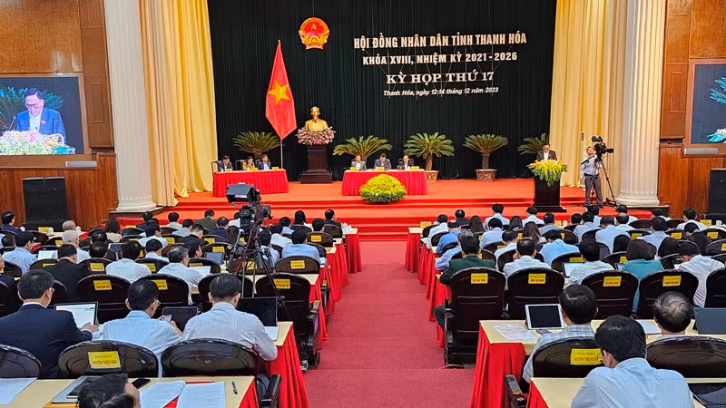 Quang cảnh kỳ họp Hội đồng nhân dân tỉnh Thanh Hóa chiều 13/12.