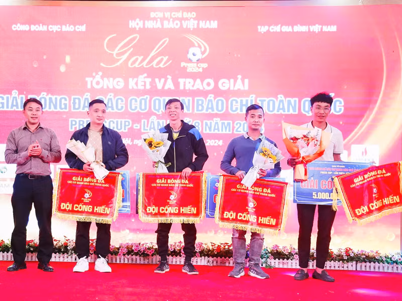 Đội bóng Báo Nhân Dân, Đài Truyền hình Việt Nam (VTV), CLB Thông tấn xã Việt Nam, Báo Nhà báo và Công luận cùng nhận Giải cống hiến của Press Cup 2024. Đội bóng Báo Nhân Dân, Đài Truyền hình Việt Nam (VTV), CLB Thông tấn xã Việt Nam, Báo Nhà báo và Công luận cùng nhận Giải cống hiến của Press Cup 2024.