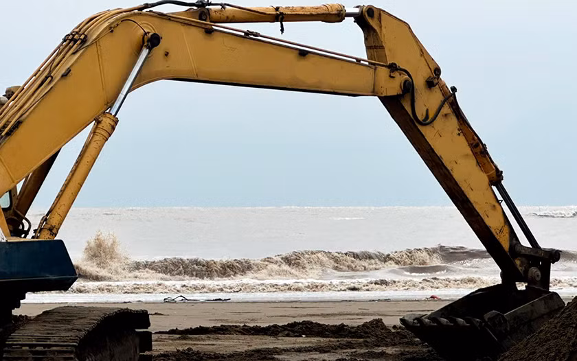 Vùng biển Sóc Trăng có trữ lượng cát gần 14 tỷ m3 .