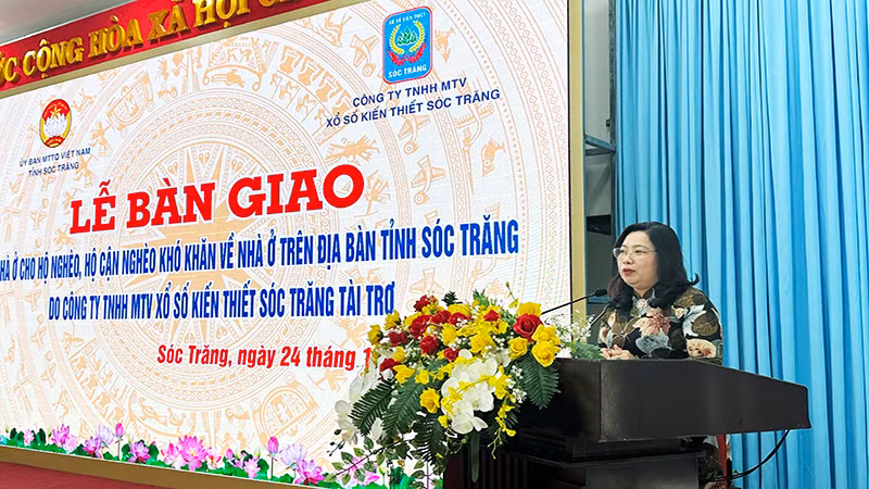 Phó Bí thư Thường trực Tỉnh ủy Sóc Trăng Hồ Thị Cẩm Đào kêu gọi chung tay xóa nhà tạm cho người nghèo.