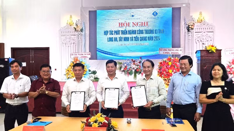 Lãnh đạo Sở Công thương Long An, Tiền Giang và Tây Ninh ký kết hợp tác phát triển ngành công thương.