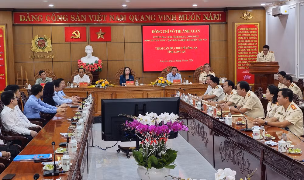 Quang cảnh buổi họp mặt chúc Tết.