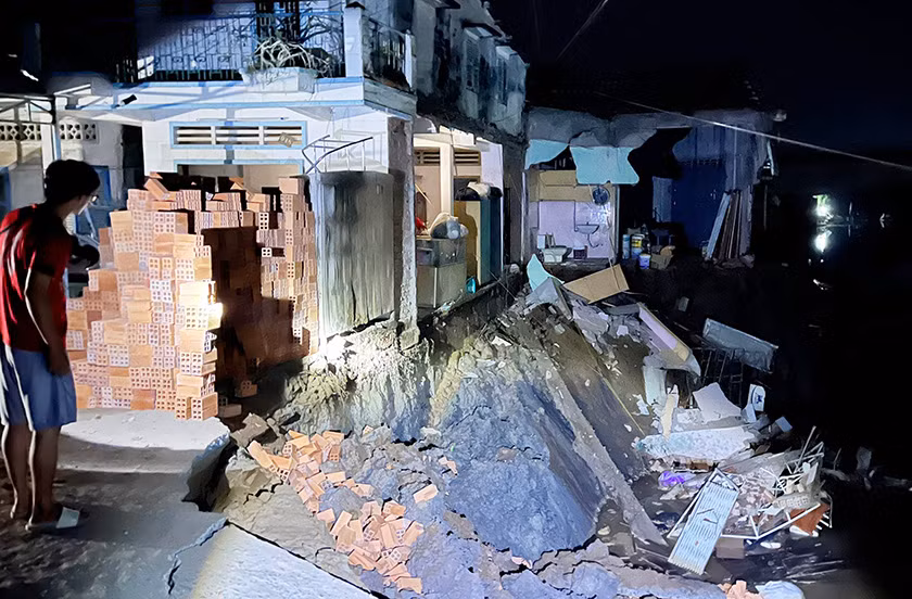 Vụ sạt lở khu vực Rạch Vọp đã nhấn chìm 4 căn nhà cùng tài sản vào rạng sáng 21/6 