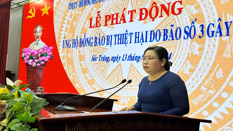 Đồng chí Hồ Thị Cẩm Đào, Phó Bí thư Thường trực Tỉnh ủy Sóc Trăng, kêu gọi ủng hộ nạn nhân cơn bão số 3.