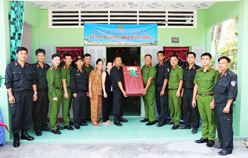 Cụm thi đua trao nhà đồng đội cho chiến sĩ Phòng Cảnh sát cơ động, Công an tỉnh Sóc Trăng.