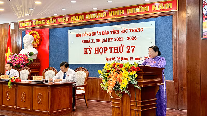 Chủ tịch Hội đồng nhân dân tỉnh Sóc Trăng Hồ Thị Cẩm Đào phát biểu bế mạc kỳ họp