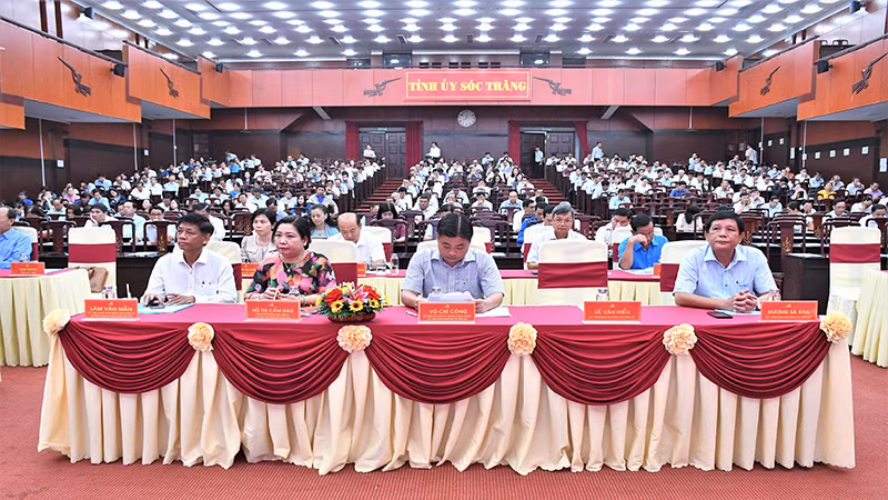 Quang cảnh Hội nghị thông tin thời sự của tỉnh Sóc Trăng.