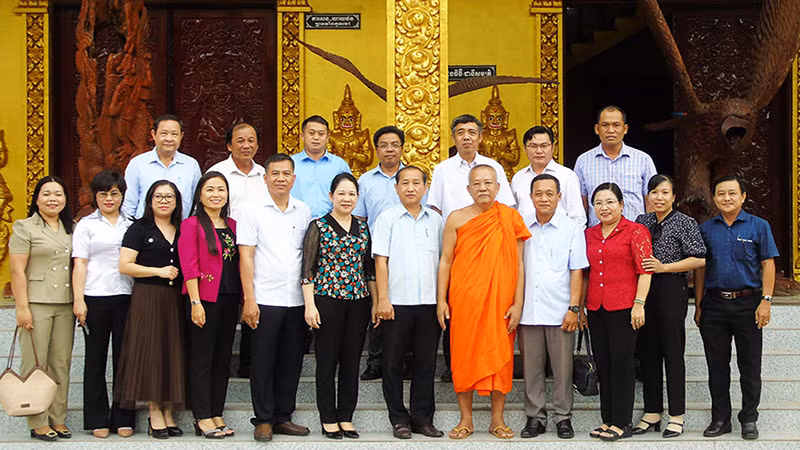 Lãnh đạo Ủy ban Dân tộc gặp gỡ sư sãi và cán bộ dân tộc thiểu số của tỉnh Sóc Trăng.