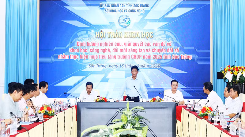 Bí thư Tỉnh ủy Sóc Trăng Lâm Văn Mẫn phát biểu chỉ đạo hội thảo.