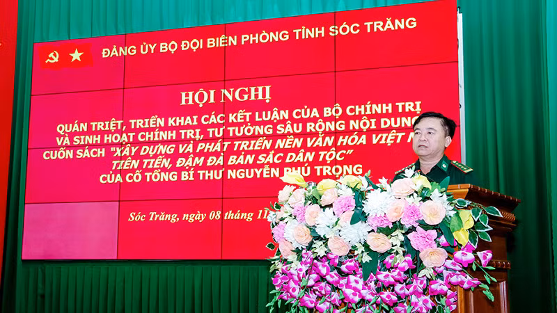 Đại tá Nguyễn Trìu Mến phát biểu kết luận hội nghị.